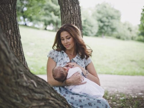 Годування в громадських місцях