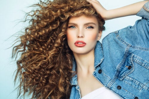 [:uk]Домашний уход за кудрявыми волосами | EVA Blog[:]