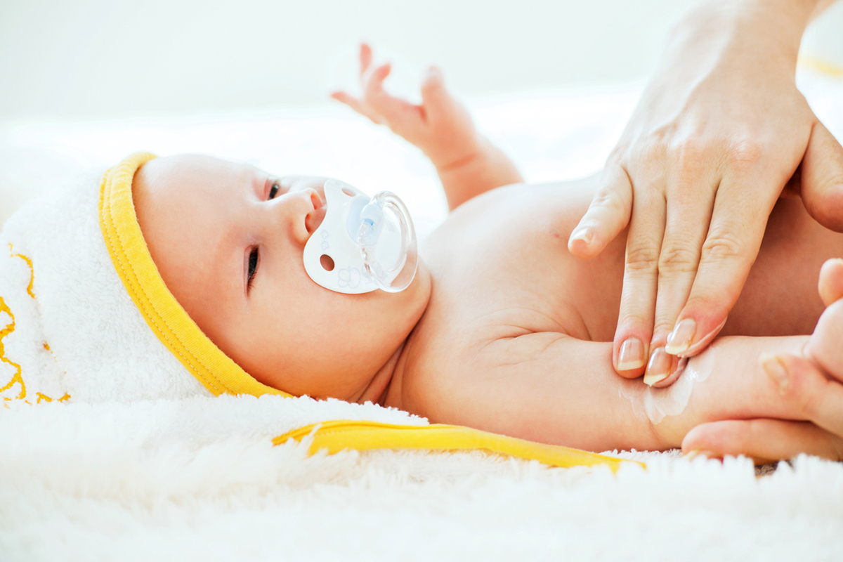 Уход за кожей ребенка первых месяцев жизни