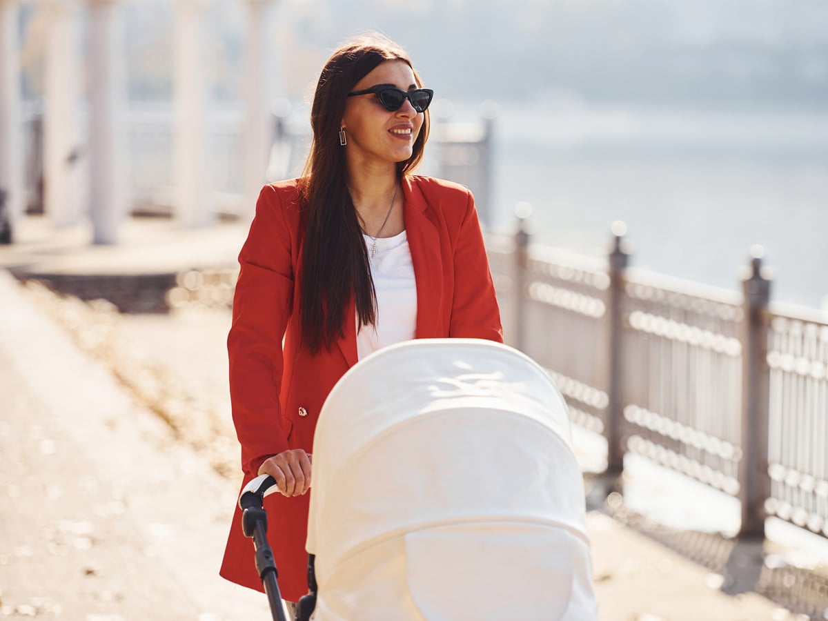 Перші прогулянки з немовлям