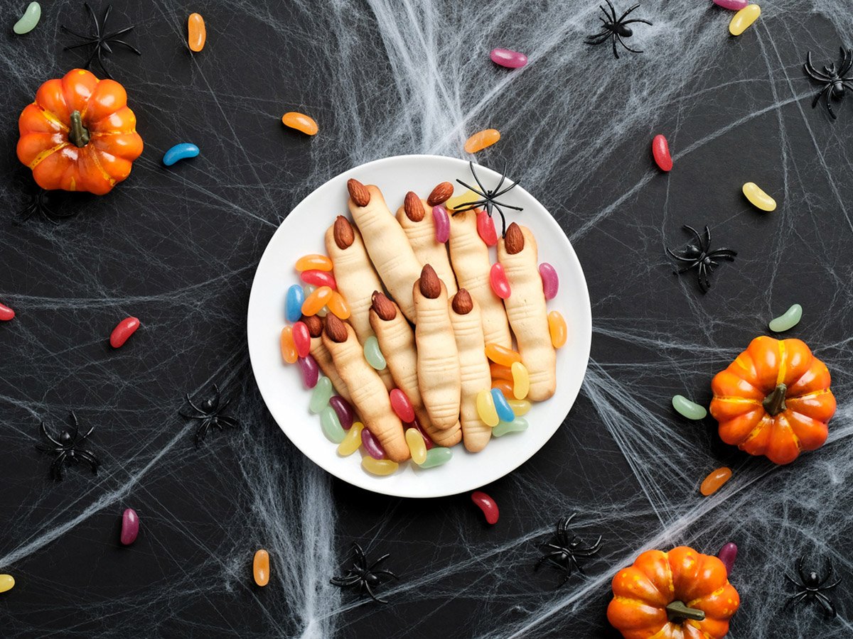 Декор на Хэллоуин своими руками: как оригинально украсить помещение к празднику