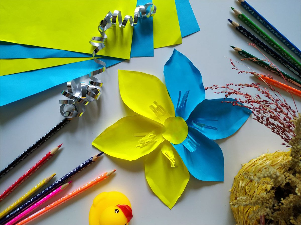 Клумбы и цветники, оформленные своими руками из подручных материалов (40 фото)