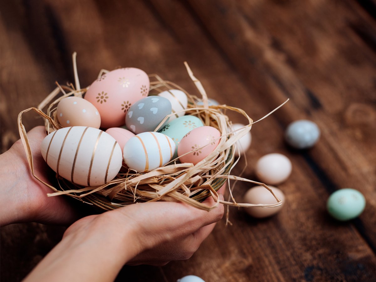 ТОП-3 способи пофарбувати яйця на Великдень без барвника