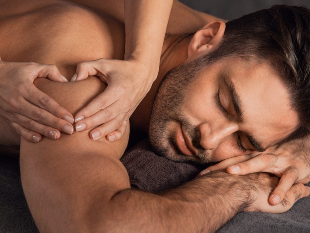 Райское удовольствие: техники эротического массажа для мужчин