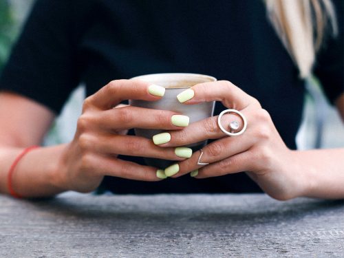 Літній манікюр та педикюр: трендові новинки дизайну нігтів