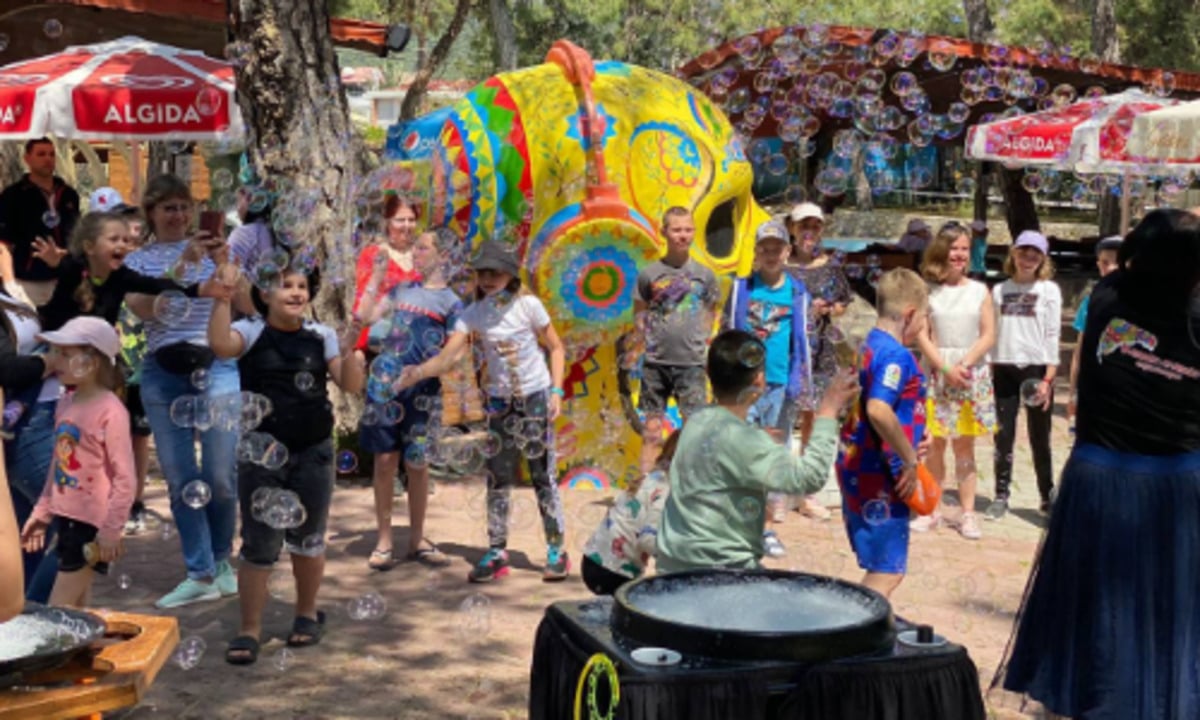 Діти відвідали Динозаврів