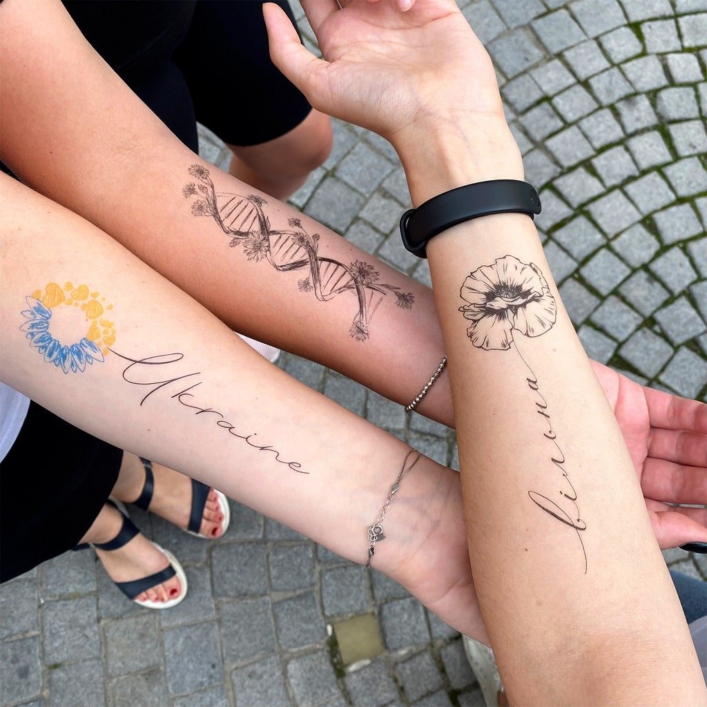 Временные татуировки из EVA на руке