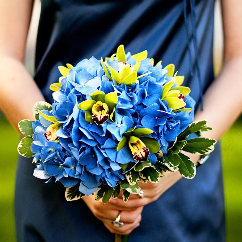 Оригинальный сине-желтый букет невесты