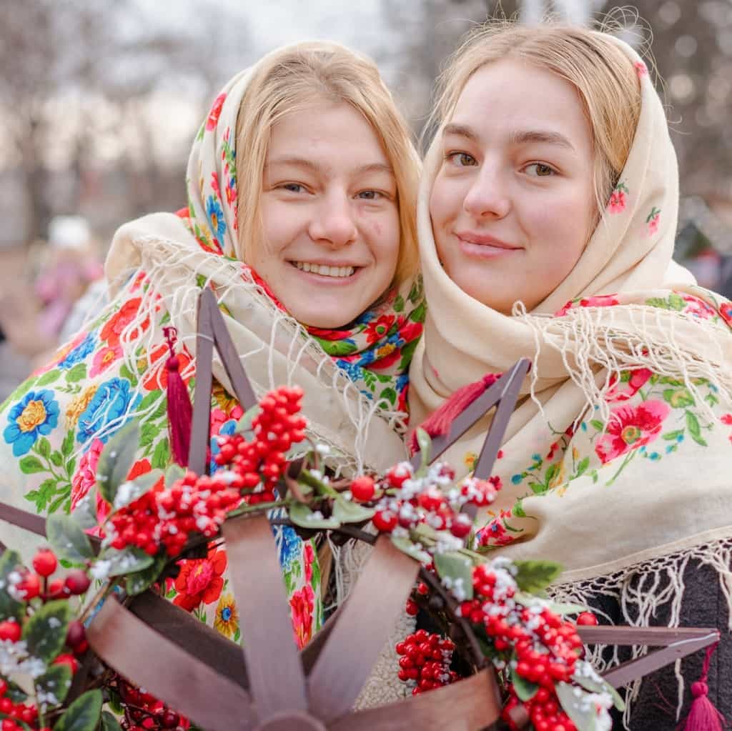 Украинские девушки во время рождественских праздников