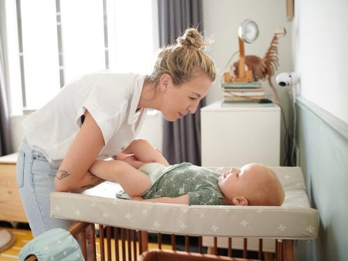 Як вибрати сповивальний столик