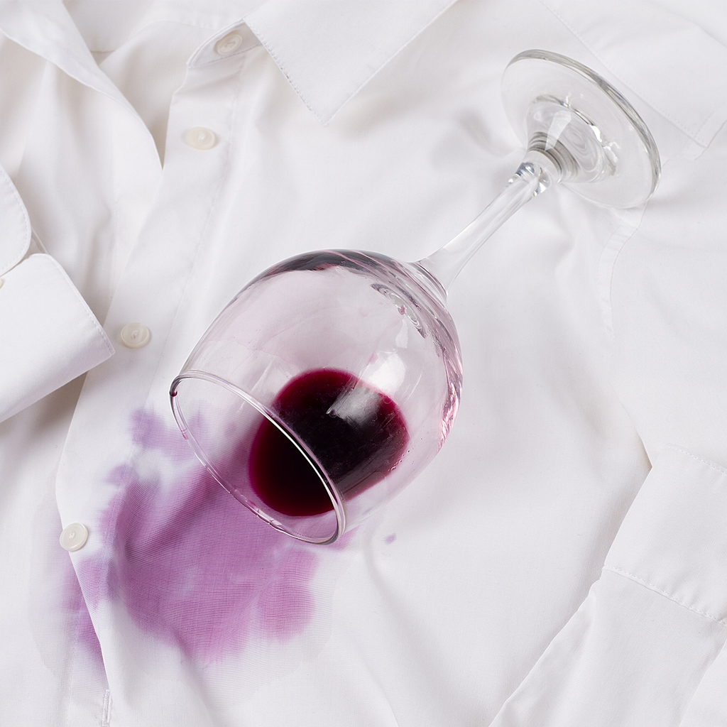 Как вывести пятно от вина