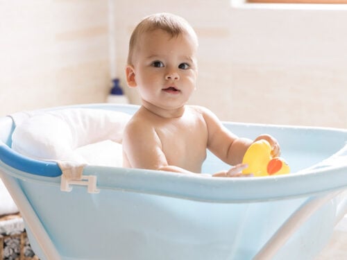 0-Як-вибрати-ванночку-для-купання-дитини