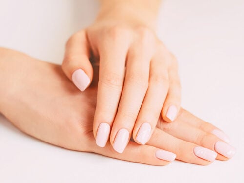 0-Що-таке-порошковий-манікюр-і-головні-його-переваги