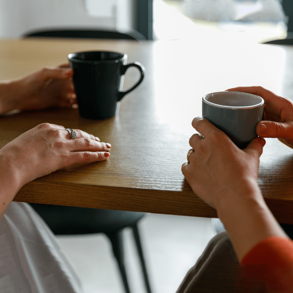 дотримання певних меж між колишніми