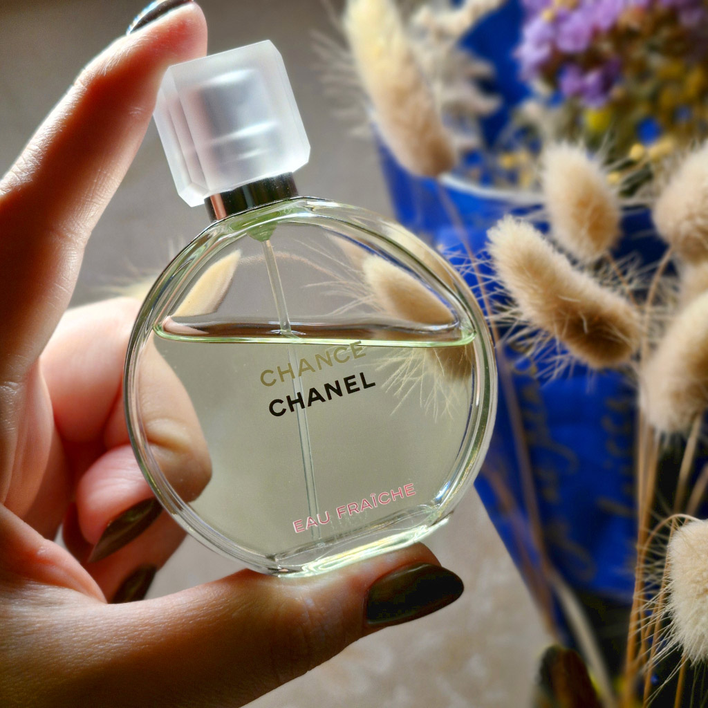 01-Чому-парфуми-можуть-змінювати-колір-у-флаконі