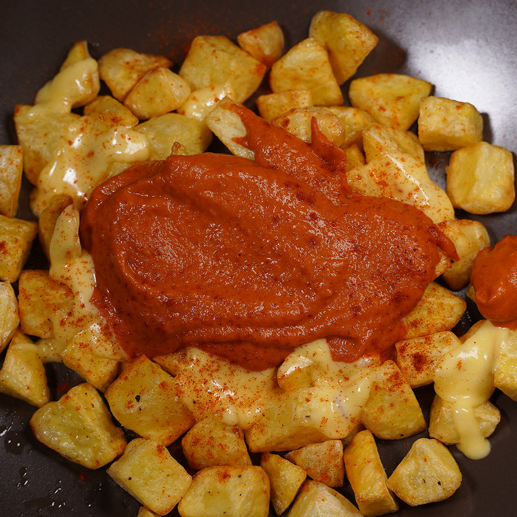 01-Patatas-bravas-(гостра-картопля-по-іспанськи)