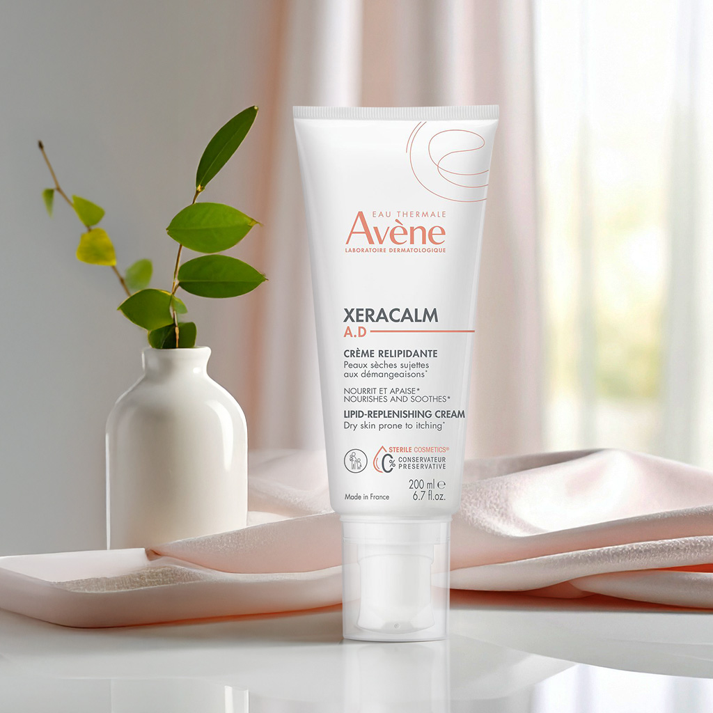 04 Avene Peaux Seches XeraCalm A.D Creme Relipidant (938)