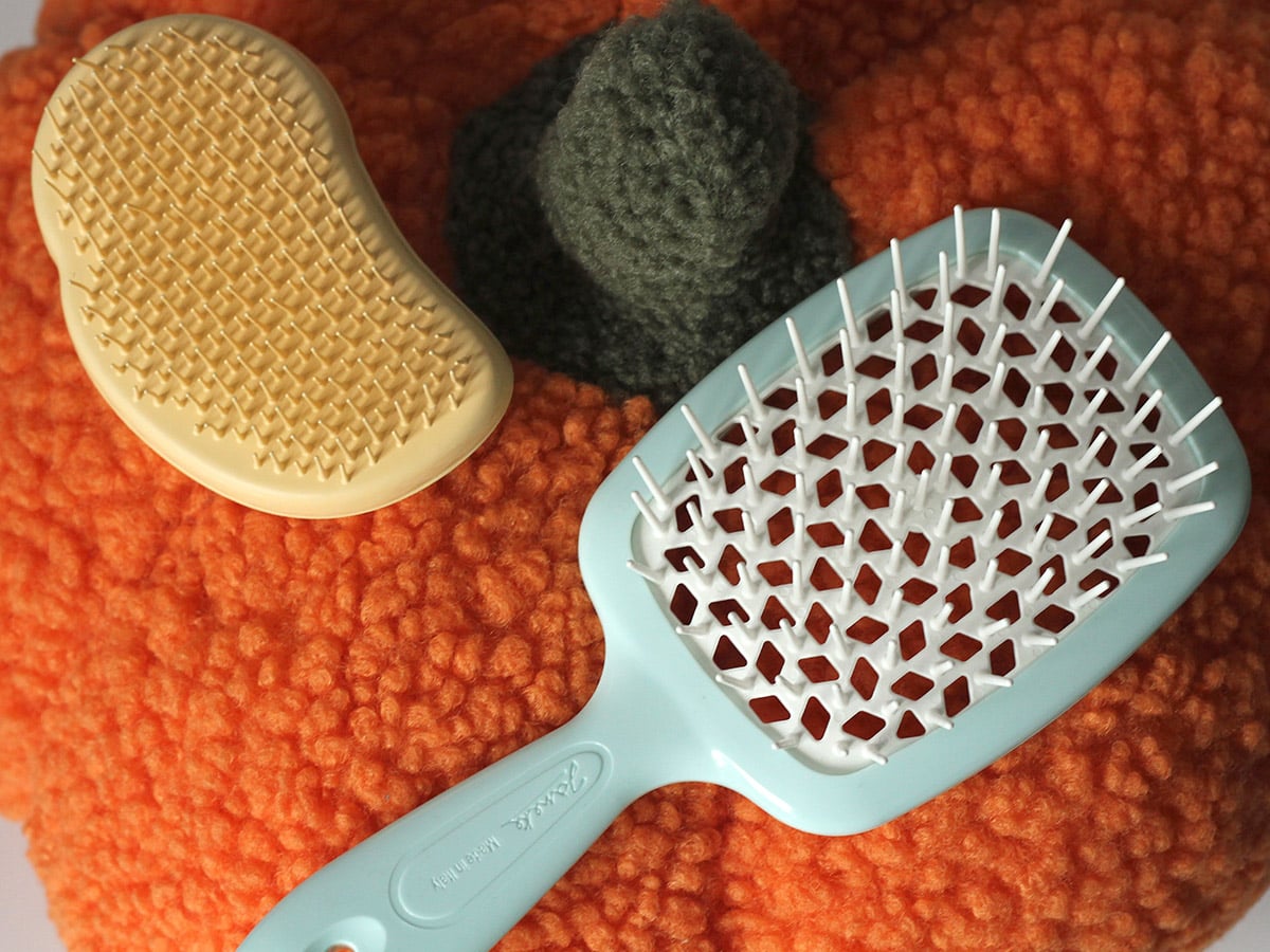 0-Tangle-Teezer-vs-Janeke