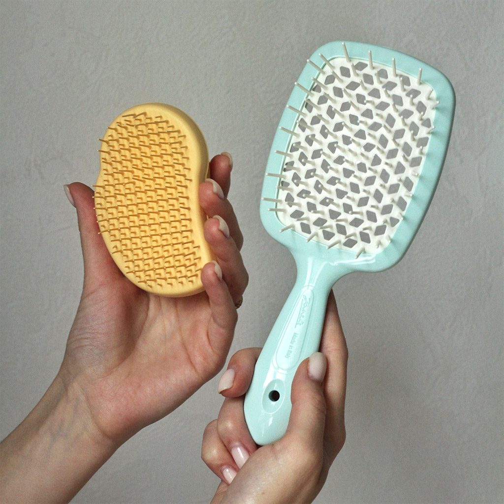 1-Tangle-Teezer-vs-Janeke