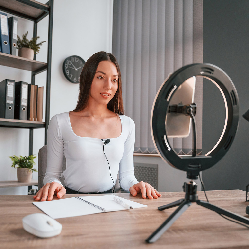 2-5-лайфхаків,-які-допоможуть-мати-гарний-вигляд-під-час-відеодзвінка