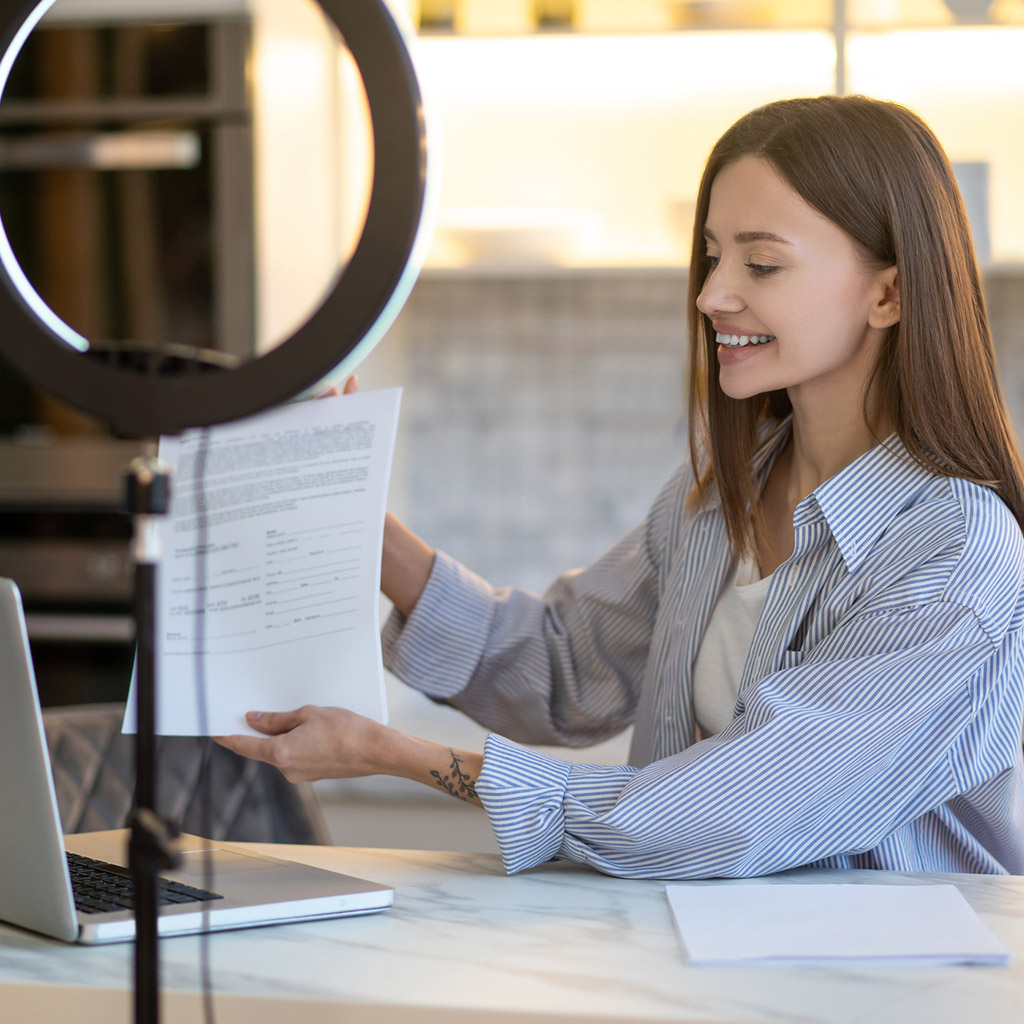 3-5-лайфхаків,-які-допоможуть-мати-гарний-вигляд-під-час-відеодзвінка