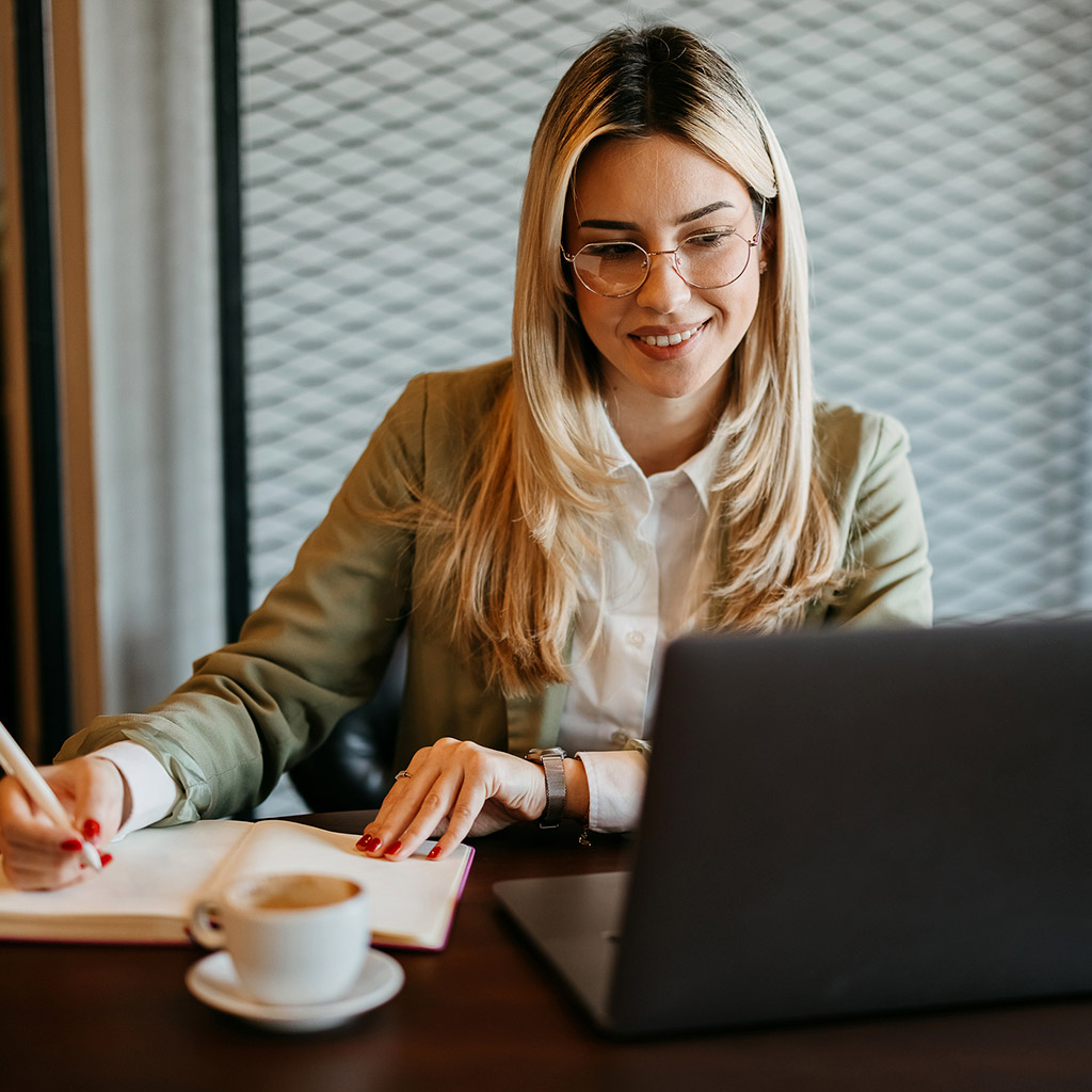 9-5-лайфхаків,-які-допоможуть-мати-гарний-вигляд-під-час-відеодзвінка