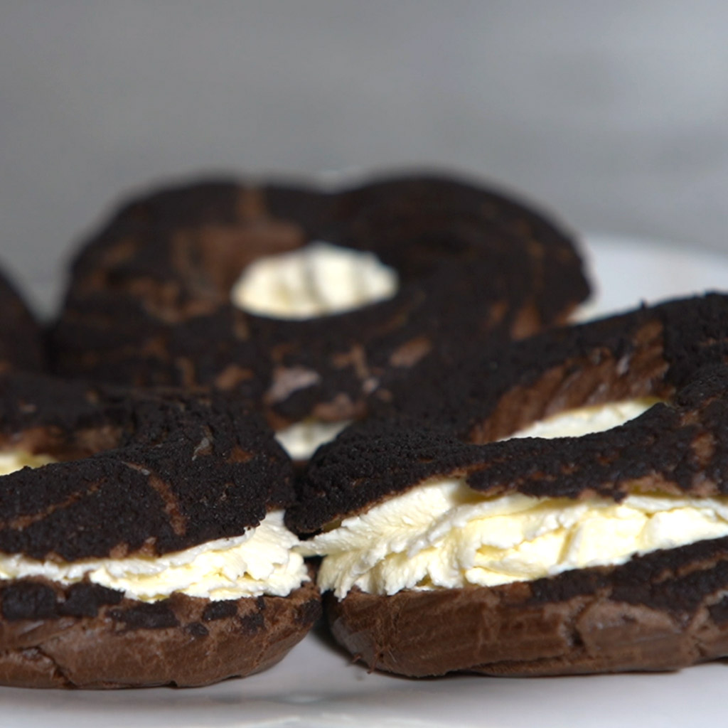 10-Шоколадні-кільця-з-сирним-кремом