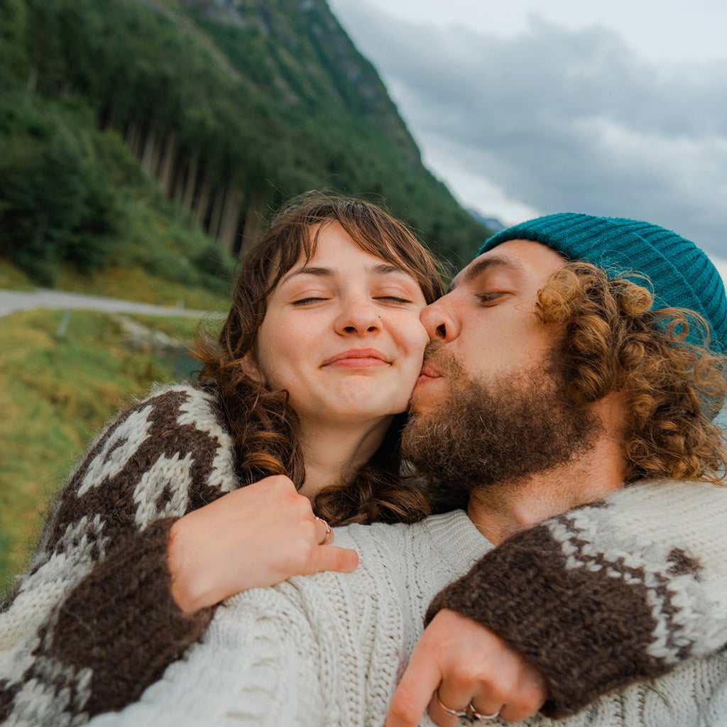 3-Як-зустрічатися-з-хлопцем-інтровертом,-якщо-ти-–-екстраверт