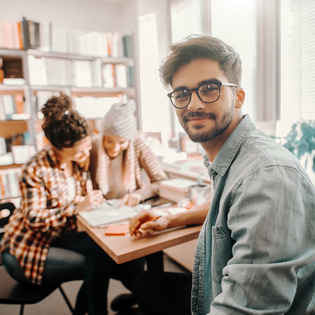 7-Як-зустрічатися-з-хлопцем-інтровертом,-якщо-ти-–-екстраверт