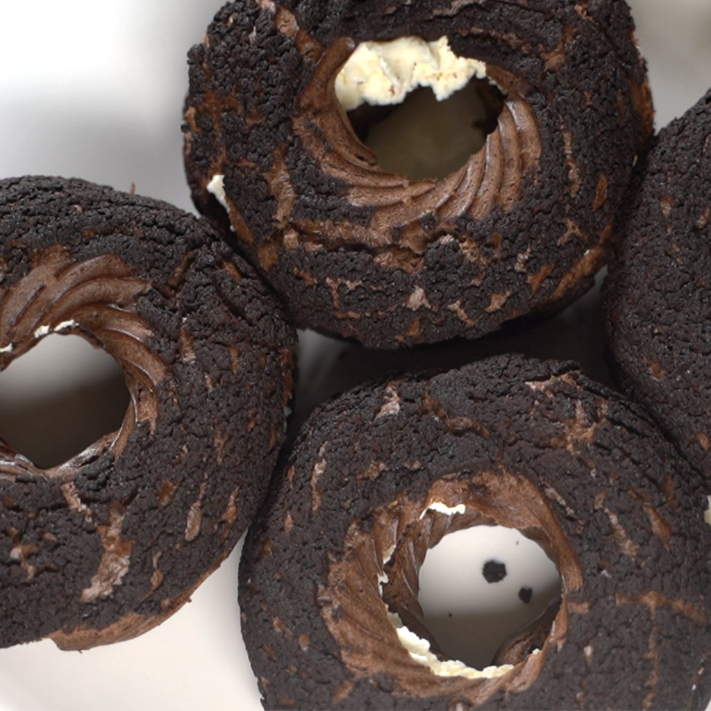 9-Шоколадні-кільця-з-сирним-кремом