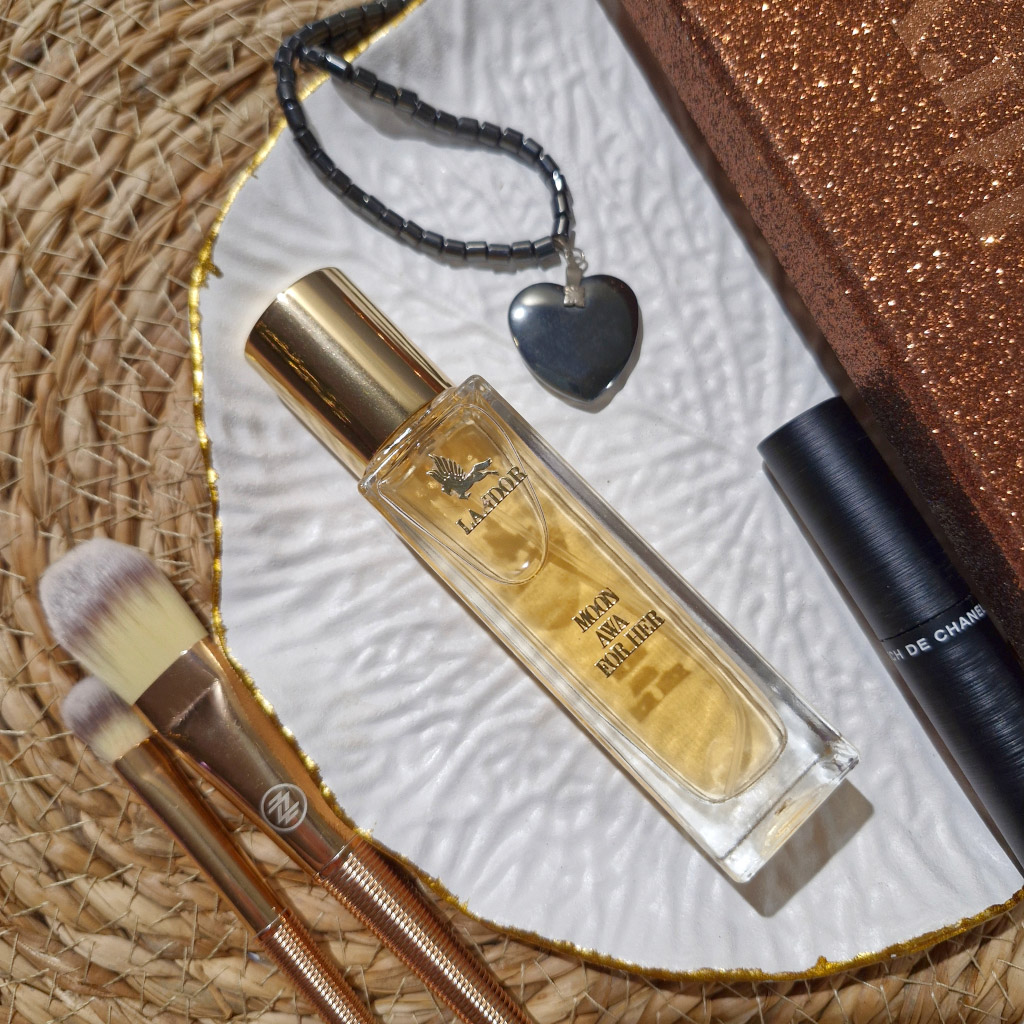 2-Landor-Moon-Away-For-Her-01