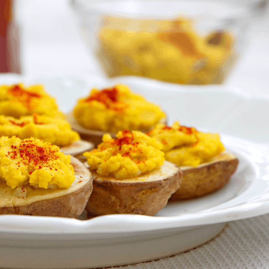 Запечена картопля з хумусом