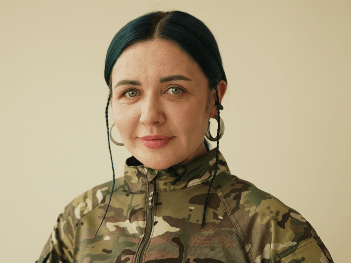«Мій організм не витрачав енергію на дискомфорт»: військова фотографка Ірина iSky про форму, силу і право на помилку