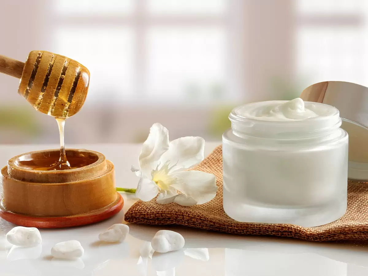 Косметика из меда: как готовить домашние маски, ванны и скрабы